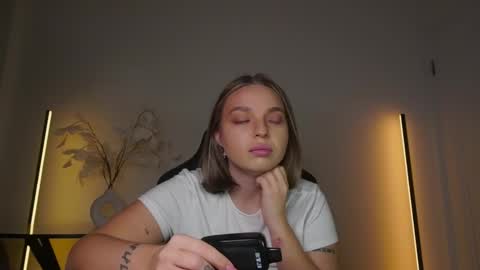 Snapshot of viollasinzz chatting on November 22, 7:07 am Violla online show from November 22, 7:07 am