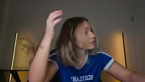 Snapshot of viollasinzz chatting on November 24, 8:25 am Violla online show from November 24, 8:25 am