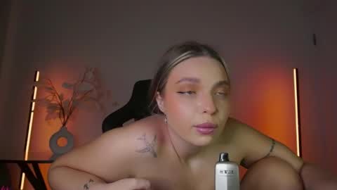 Snapshot of viollasinzz chatting on November 30, 5:11 am Violla online show from November 30, 5:11 am