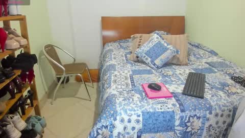 violleeet_ online show from March 23, 2:26 am