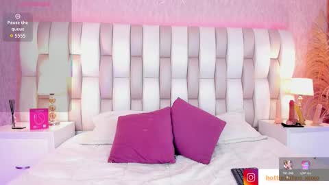 VIOLLET online show from February 3, 8:03 pm