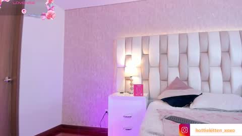 VIOLLET online show from March 14, 7:30 pm