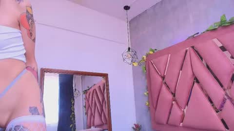 Snapshot of viollettaa_ chatting on September 22, 6:54 pm Violetta online show from September 22, 6:54 pm