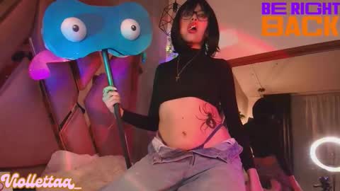 Snapshot of viollettaa_ chatting on September 27, 6:57 pm Violetta online show from September 27, 6:57 pm