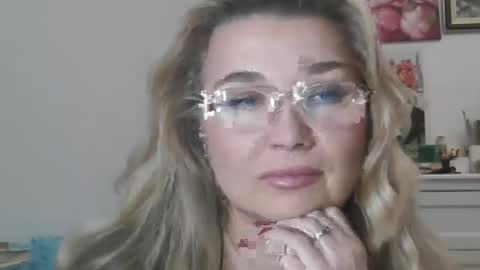 Snapshot of vionerra chatting on November 22, 3:33 pm Vionerra online show from November 22, 3:33 pm