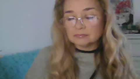 Snapshot of vionerra chatting on November 23, 11:43 am Vionerra online show from November 23, 11:43 am