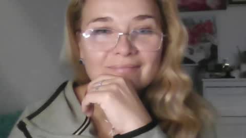 Snapshot of vionerra chatting on November 24, 12:10 am Vionerra online show from November 24, 12:10 am