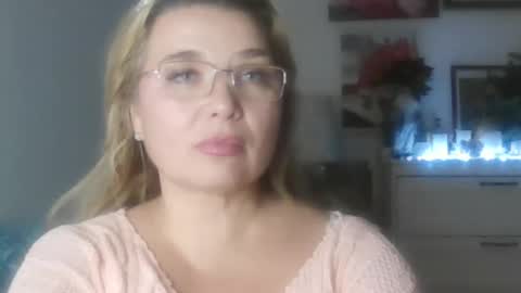 Snapshot of vionerra chatting on December 20, 8:49 pm Vionerra online show from December 20, 8:49 pm