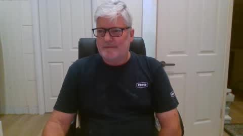 Snapshot of viper654321 chatting on April 15, 7:59 am viper654321 online show from April 15, 7:59 am