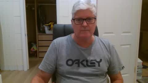 Snapshot of viper654321 chatting on April 27, 8:01 am viper654321 online show from April 27, 8:01 am