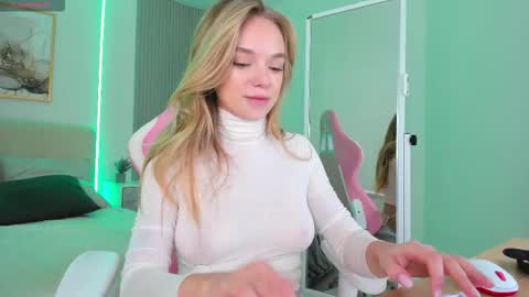 Chloe online show from November 23, 3:28 am