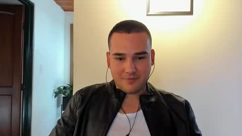 Vito Ferrer online show from February 3, 7:21 pm