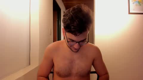 Vito Ferrer online show from October 17, 3:53 am