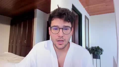 Vito Ferrer online show from November 16, 1:28 pm