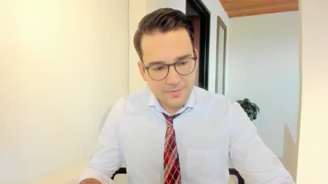 Vito Ferrer online show from November 18, 12:09 pm