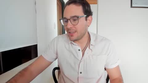 Snapshot of vito_ferrero chatting on March 3, 2:45 pm Vito Ferrer online show from March 3, 2:45 pm