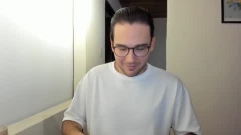 Snapshot of vito_ferrero chatting on March 7, 11:13 pm Vito Ferrer online show from March 7, 11:13 pm