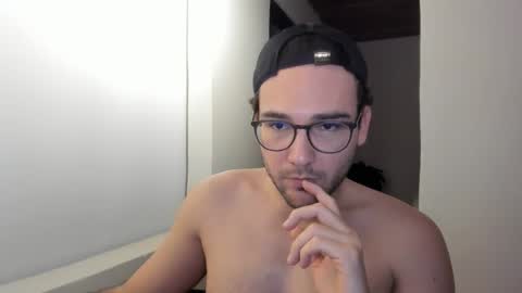 Snapshot of vito_ferrero chatting on March 10, 11:43 pm Vito Ferrer online show from March 10, 11:43 pm