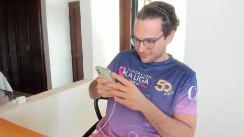 Snapshot of vito_ferrero chatting on March 15, 5:19 pm Vito Ferrer online show from March 15, 5:19 pm