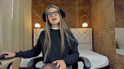 VittaaaPlease help me with your thumbs up its important  online show from January 9, 12:30 pm