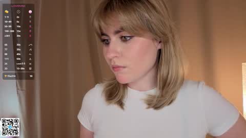 Snapshot of vivandellapenna chatting on October 17, 6:10 pm Melissa online show from October 17, 6:10 pm