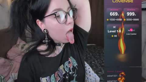 Snapshot of vivi__squirrel chatting on February 13, 7:56 am Vivi online show from February 13, 7:56 am