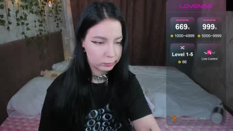 Snapshot of vivi__squirrel chatting on February 20, 7:01 am Vivi online show from February 20, 7:01 am