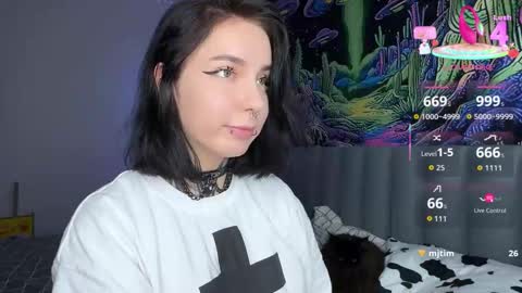 Snapshot of vivi__squirrel chatting on October 3, 12:46 pm Vivi online show from October 3, 12:46 pm