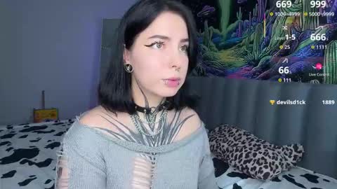 Snapshot of vivi__squirrel chatting on October 22, 11:43 am Vivi online show from October 22, 11:43 am