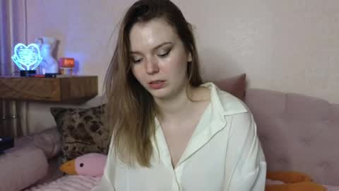 vivian_alison online show from April 18, 7:58 pm