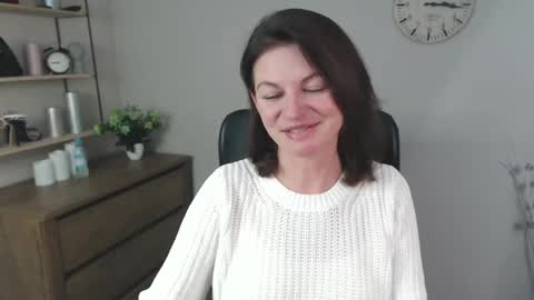 Vivian online show from December 2, 10:18 am