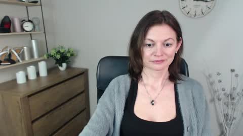 Vivian online show from December 9, 4:26 pm