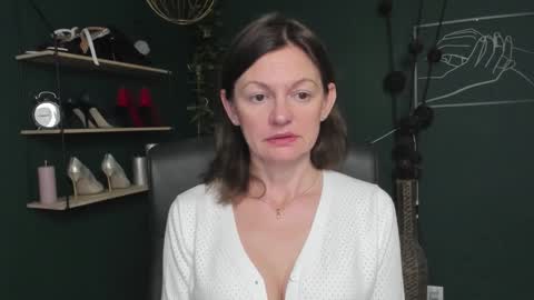 Snapshot of vivian_dream chatting on October 13, 6:24 am Vivian online show from October 13, 6:24 am