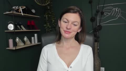 Snapshot of vivian_dream chatting on October 14, 5:52 am Vivian online show from October 14, 5:52 am