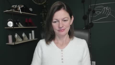 Snapshot of vivian_dream chatting on October 17, 6:16 am Vivian online show from October 17, 6:16 am