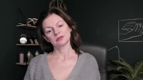 Snapshot of vivian_dream chatting on October 24, 6:43 am Vivian online show from October 24, 6:43 am