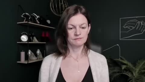 Snapshot of vivian_dream chatting on October 29, 7:43 am Vivian online show from October 29, 7:43 am