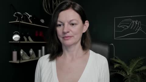 Snapshot of vivian_dream chatting on November 5, 6:57 am Vivian online show from November 5, 6:57 am