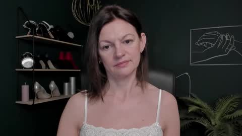 Snapshot of vivian_dream chatting on November 6, 8:15 am Vivian online show from November 6, 8:15 am