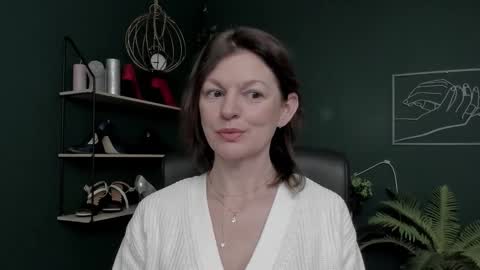 Snapshot of vivian_dream chatting on November 25, 6:46 am Vivian online show from November 25, 6:46 am