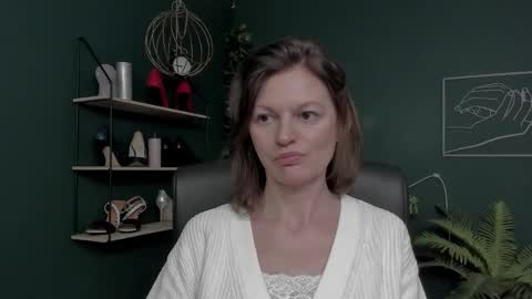 Snapshot of vivian_dream chatting on November 27, 7:32 am Vivian online show from November 27, 7:32 am