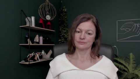 Snapshot of vivian_dream chatting on December 5, 7:50 am Vivian online show from December 5, 7:50 am