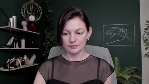 Snapshot of vivian_dream chatting on December 15, 8:18 am Vivian online show from December 15, 8:18 am