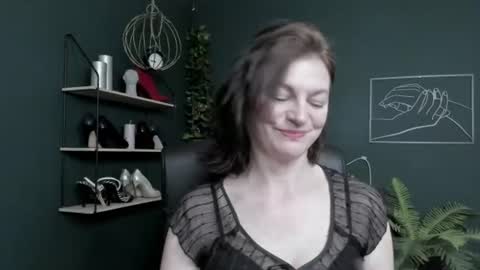 Vivian online show from June 11, 6:44 am