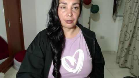 Snapshot of vivian_milf_paint chatting on September 11, 4:12 am vivian_milf_paint online show from September 11, 4:12 am