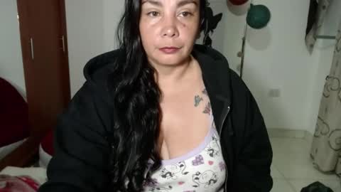 Snapshot of vivian_milf_paint chatting on September 17, 3:19 am vivian_milf_paint online show from September 17, 3:19 am