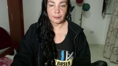 Snapshot of vivian_milf_paint chatting on September 18, 3:30 am vivian_milf_paint online show from September 18, 3:30 am