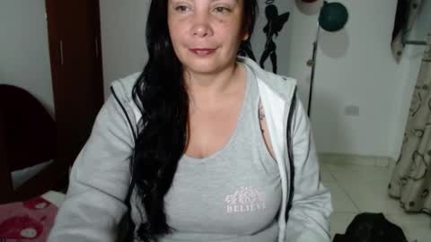 Snapshot of vivian_milf_paint chatting on September 19, 3:41 am vivian_milf_paint online show from September 19, 3:41 am