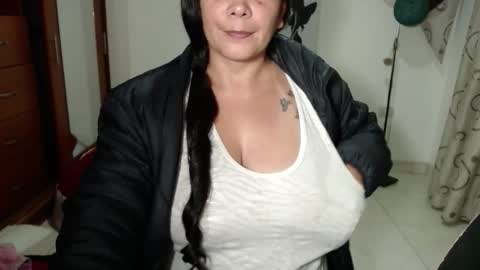 vivian_milf_paint online show from March 26, 2:50 am