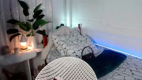 Vivian online show from February 5, 7:53 pm